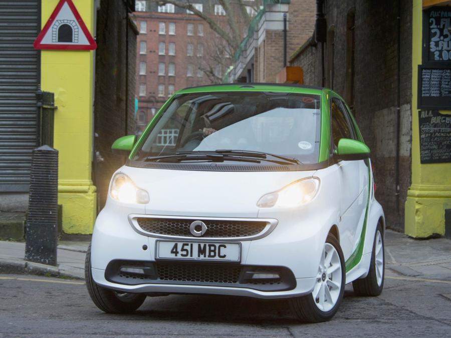  Smart ForTwo Electric Drive Cabrio 2012 года  (UK) (фото 2 из 8)